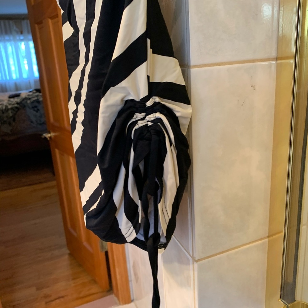 Bathing suit - Picture 2 of 3
